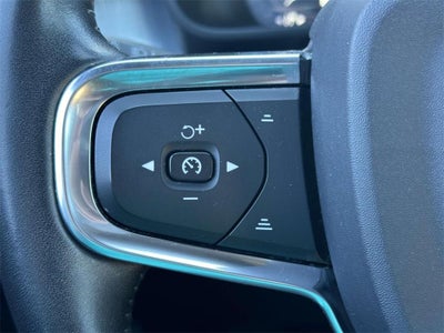 2019 Volvo XC40 T5 Momentum