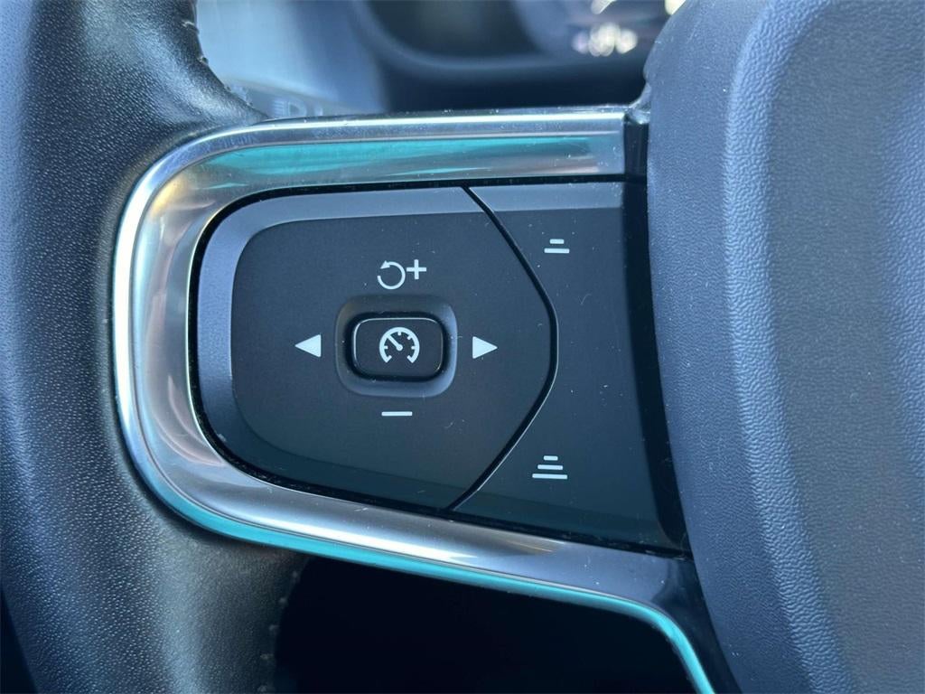 2019 Volvo XC40 T5 Momentum