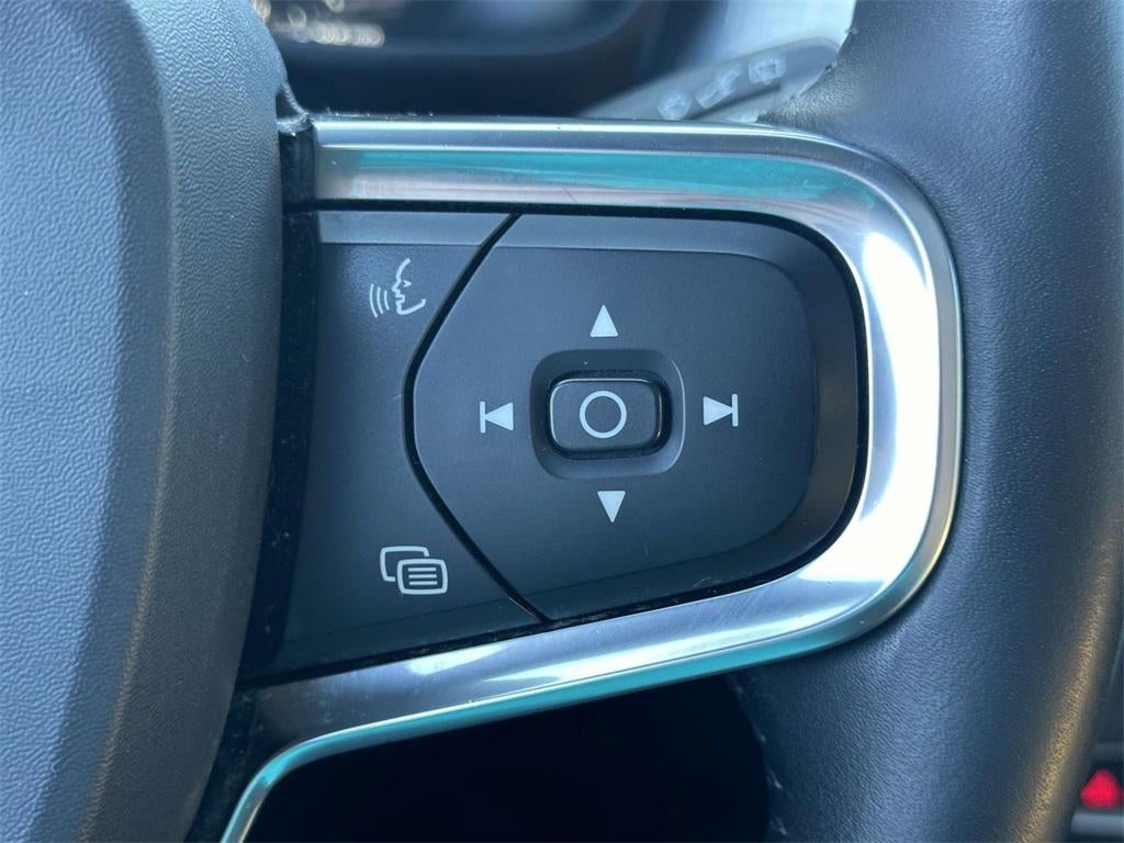 2019 Volvo XC40 T5 Momentum