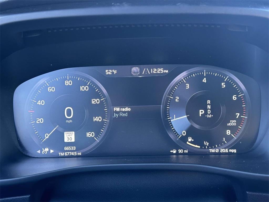 2019 Volvo XC40 T5 Momentum