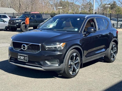 2019 Volvo XC40 T5 Momentum