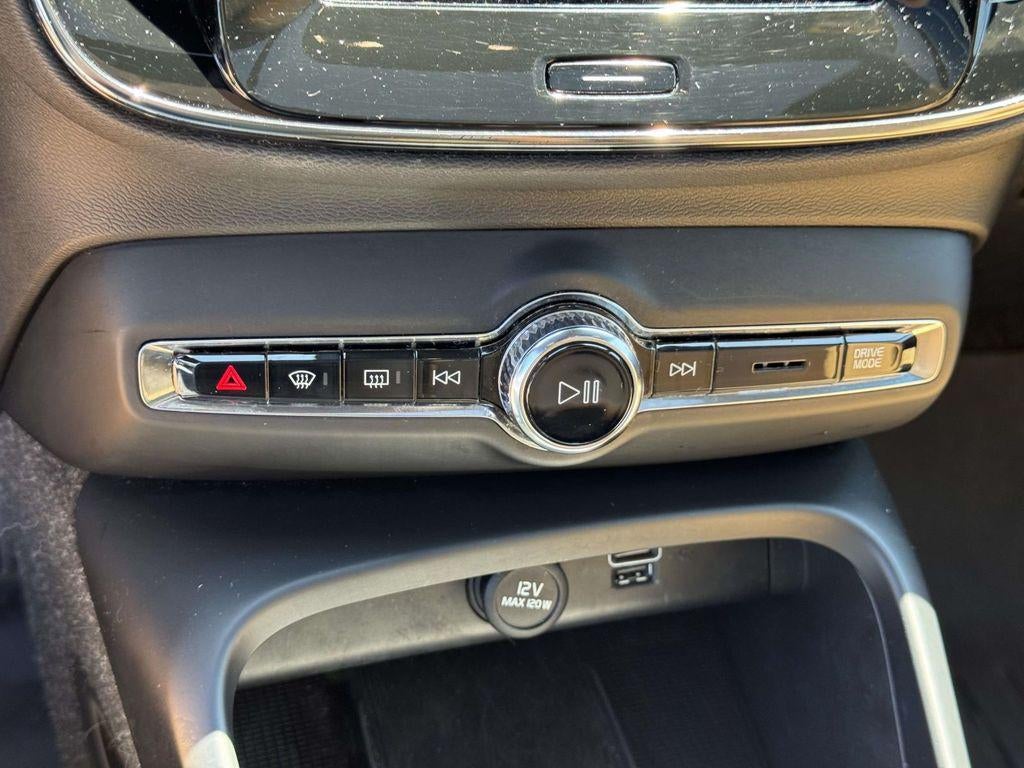 2019 Volvo XC40 T5 Momentum