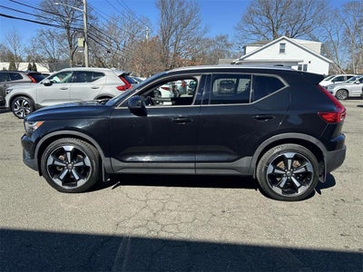 2019 Volvo XC40 T5 Momentum