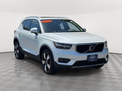 2022 Volvo XC40 T5 Momentum