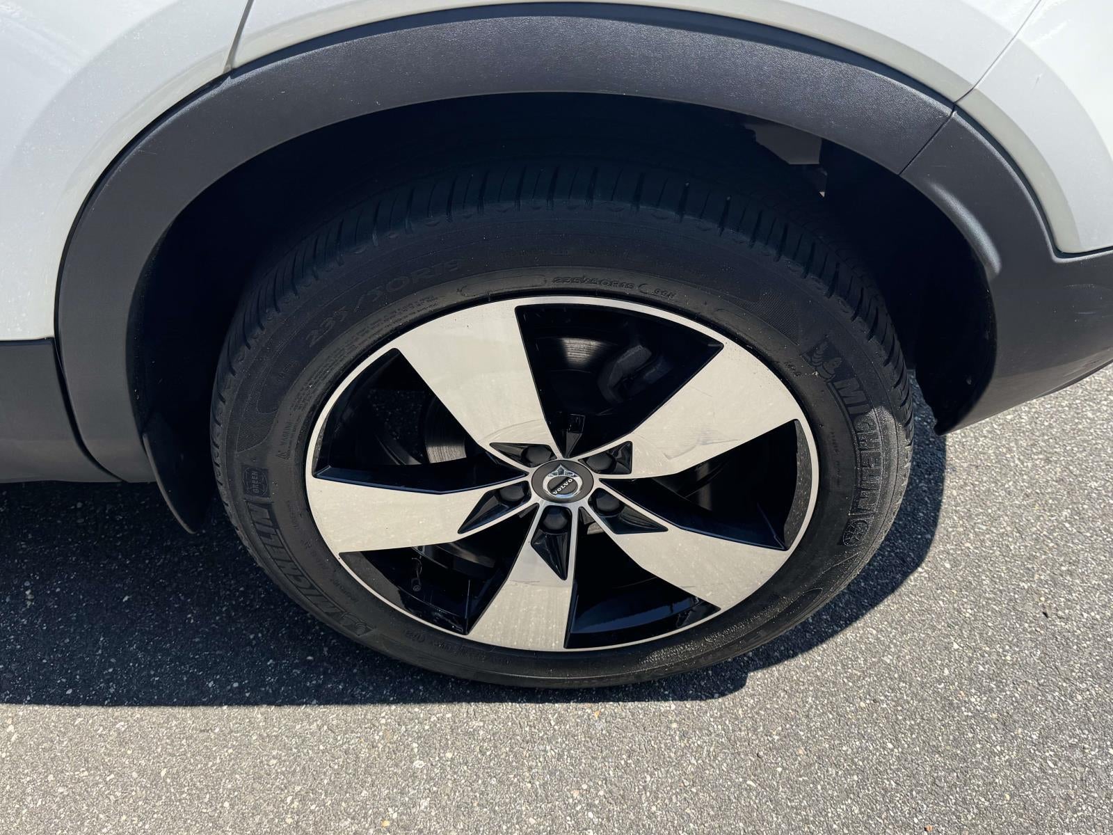 2022 Volvo XC40 T5 Momentum