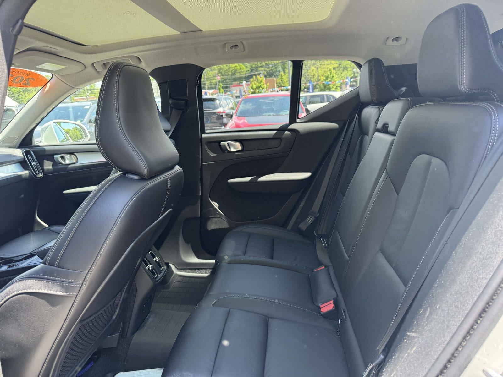 2022 Volvo XC40 T5 Momentum