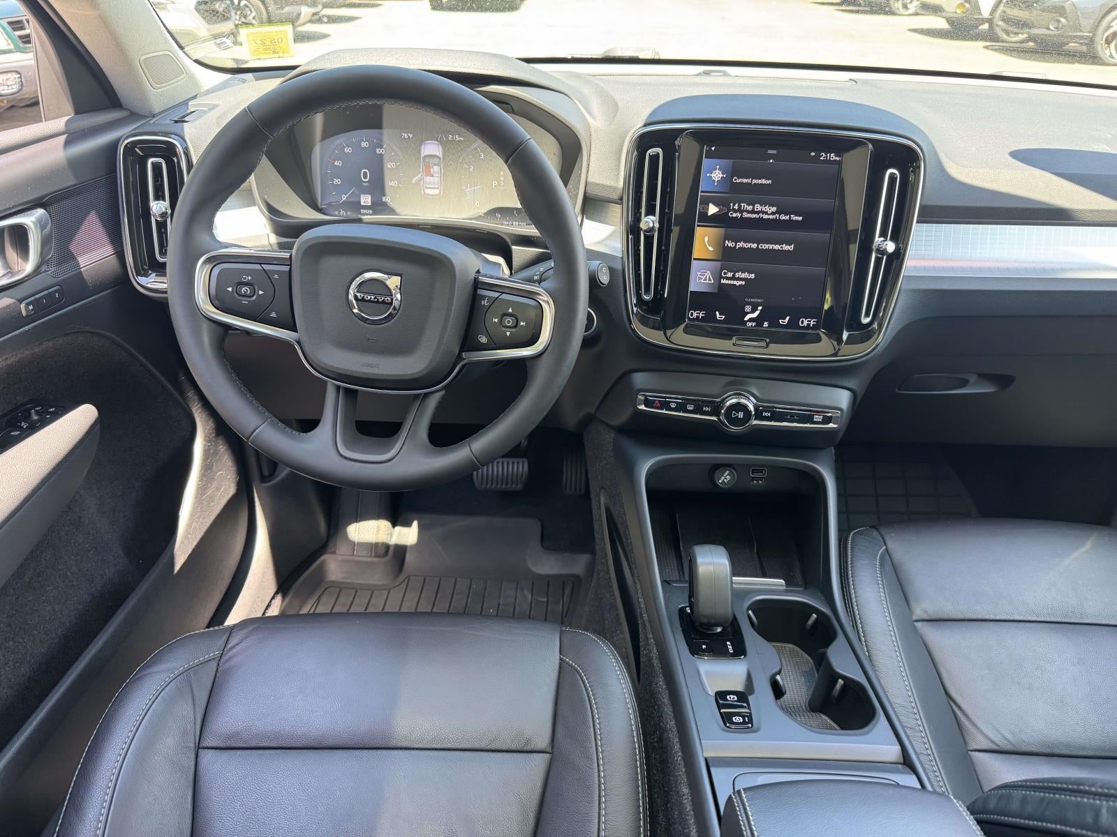 2022 Volvo XC40 T5 Momentum
