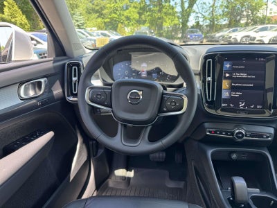 2022 Volvo XC40 T5 Momentum