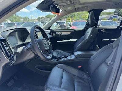 2022 Volvo XC40 T5 Momentum