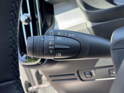 2022 Volvo XC40 T5 Momentum