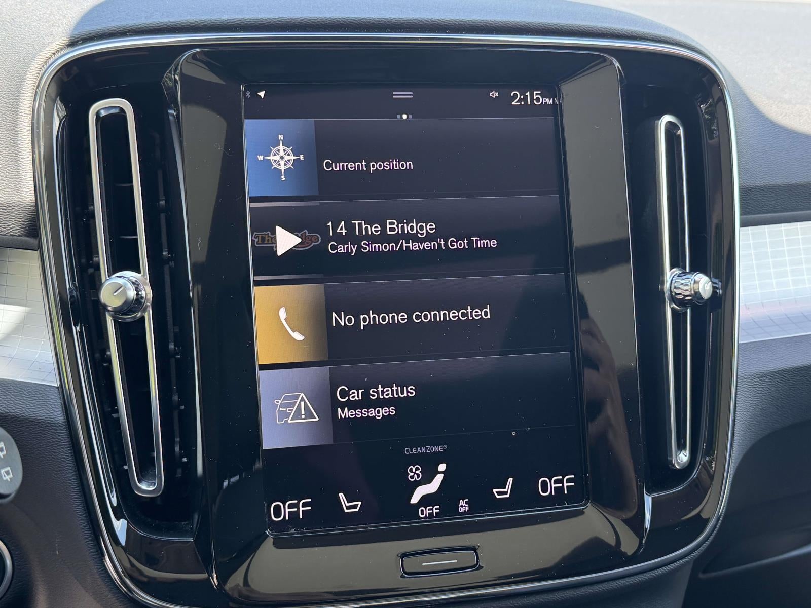 2022 Volvo XC40 T5 Momentum