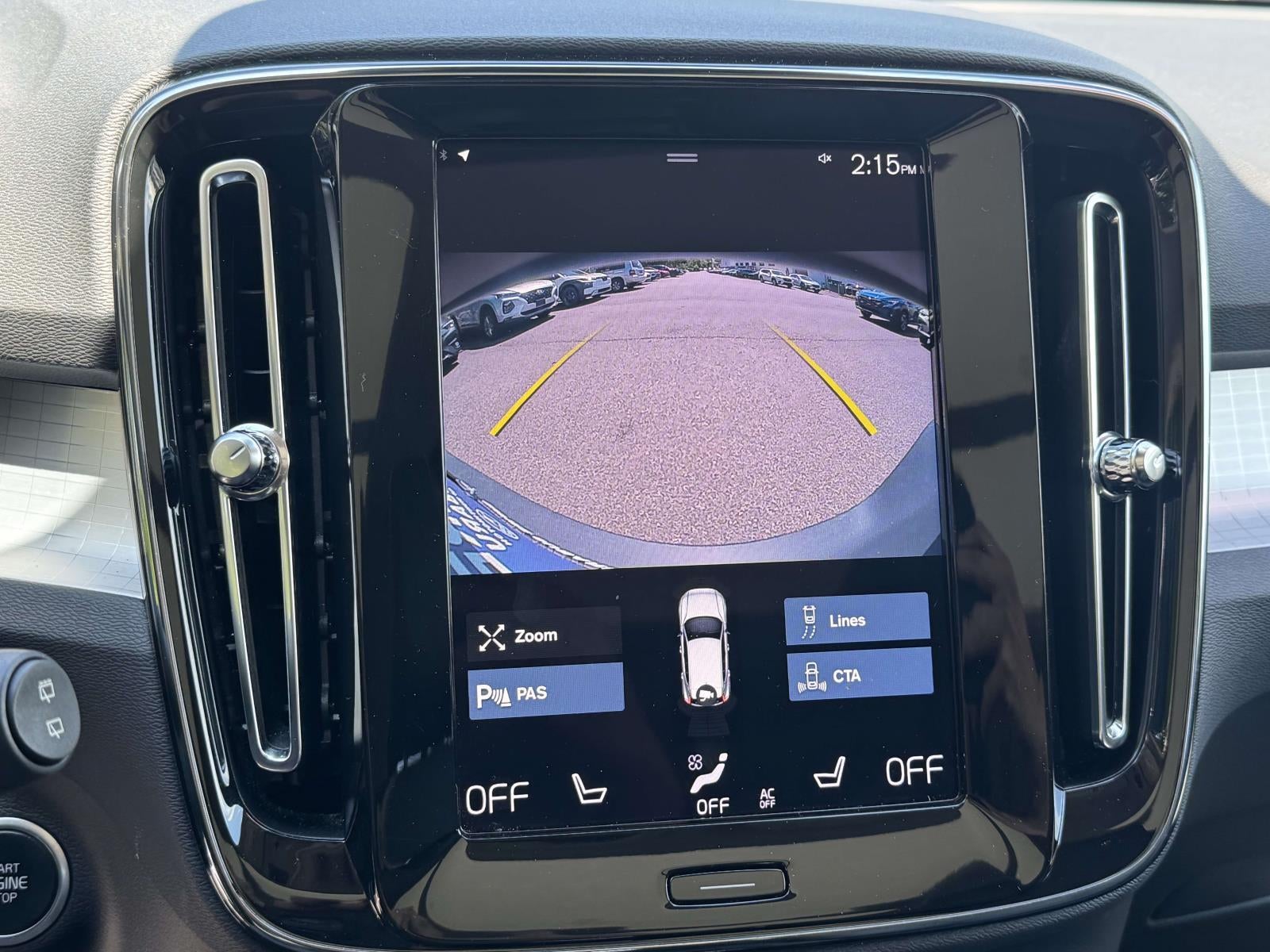 2022 Volvo XC40 T5 Momentum