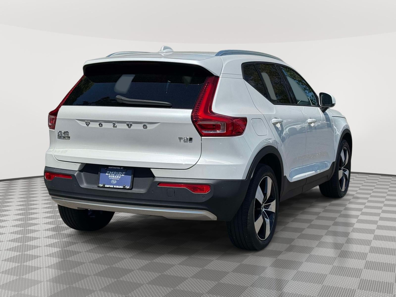 2022 Volvo XC40 T5 Momentum