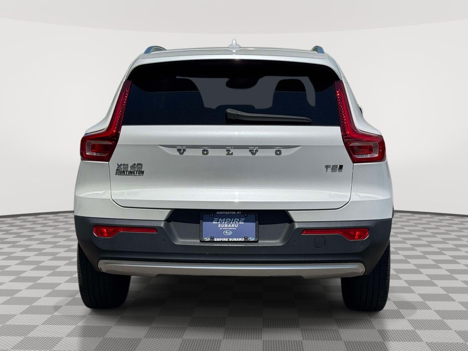 2022 Volvo XC40 T5 Momentum