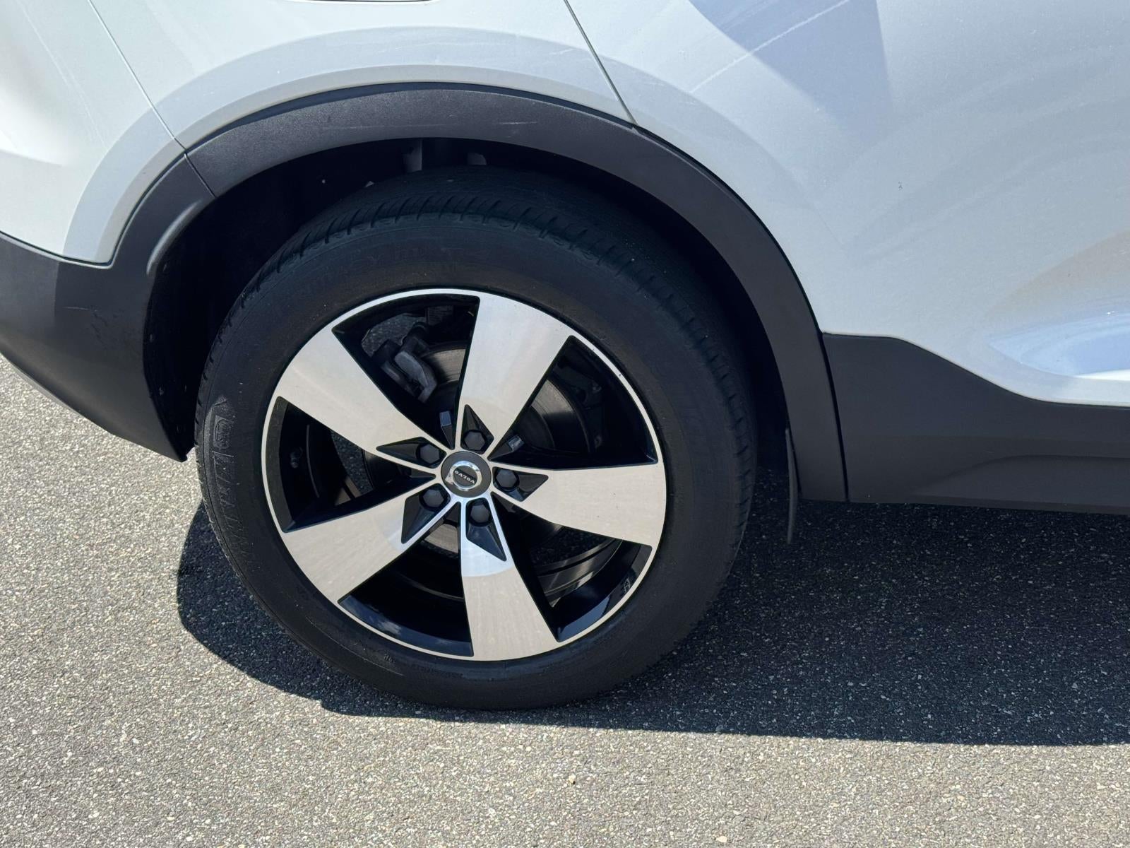 2022 Volvo XC40 T5 Momentum