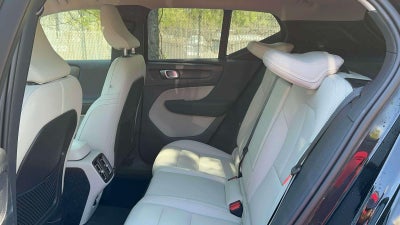 2021 Volvo XC40 T5 Momentum