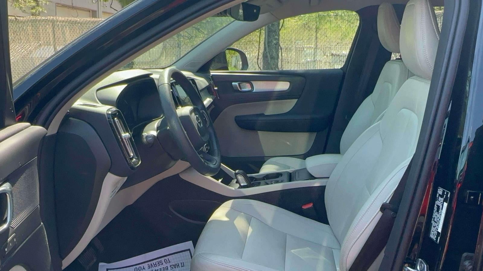 2021 Volvo XC40 T5 Momentum