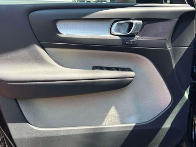 2021 Volvo XC40 T5 Momentum