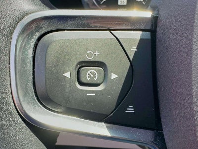 2021 Volvo XC40 T5 Momentum