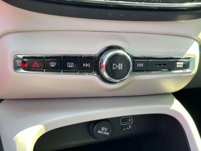 2021 Volvo XC40 T5 Momentum