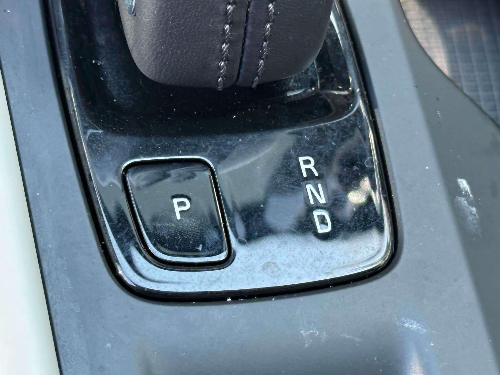2021 Volvo XC40 T5 Momentum