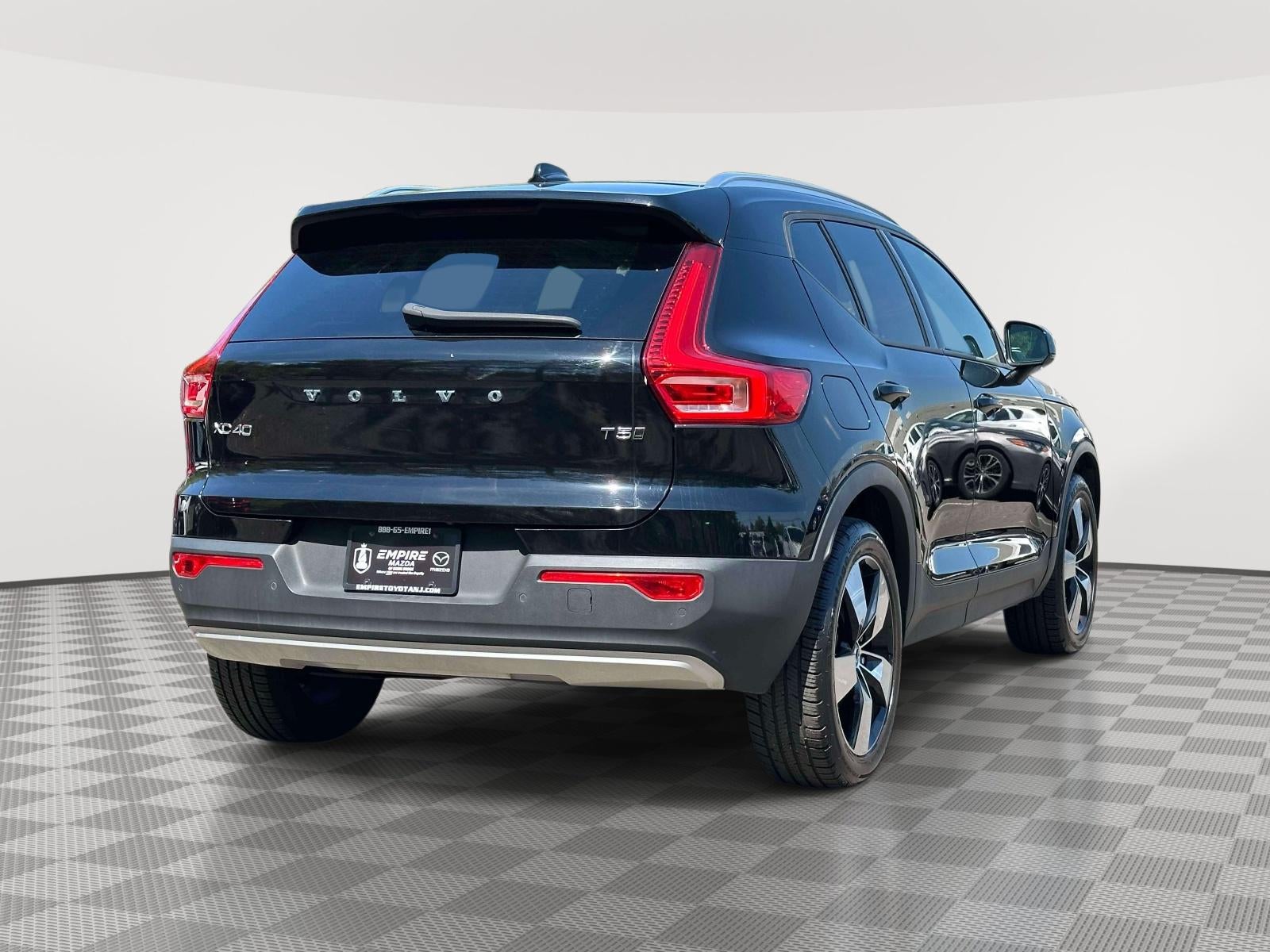2021 Volvo XC40 T5 Momentum