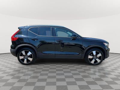 2021 Volvo XC40 T5 Momentum