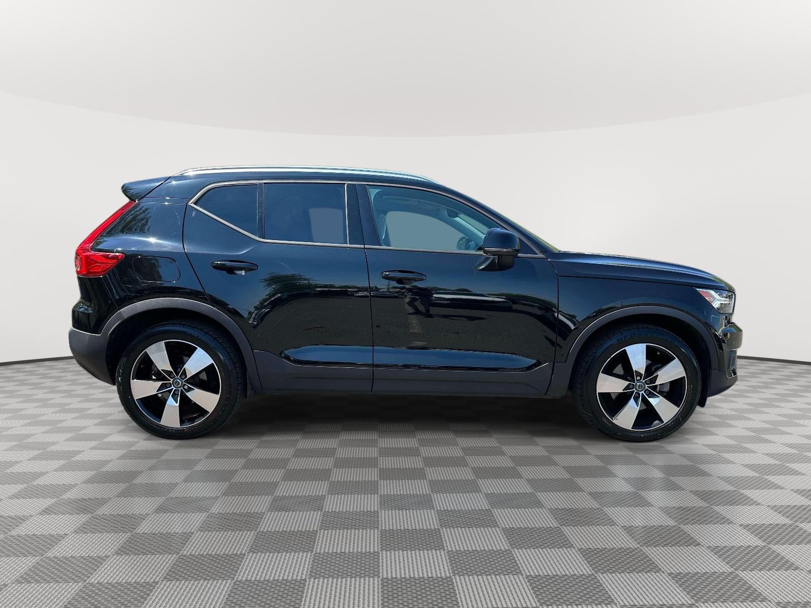 2021 Volvo XC40 T5 Momentum