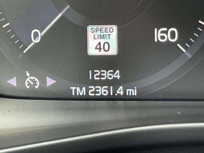 2022 Volvo XC40 T5 R-Design