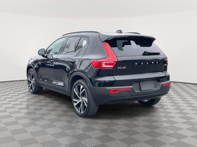 2022 Volvo XC40 T5 R-Design