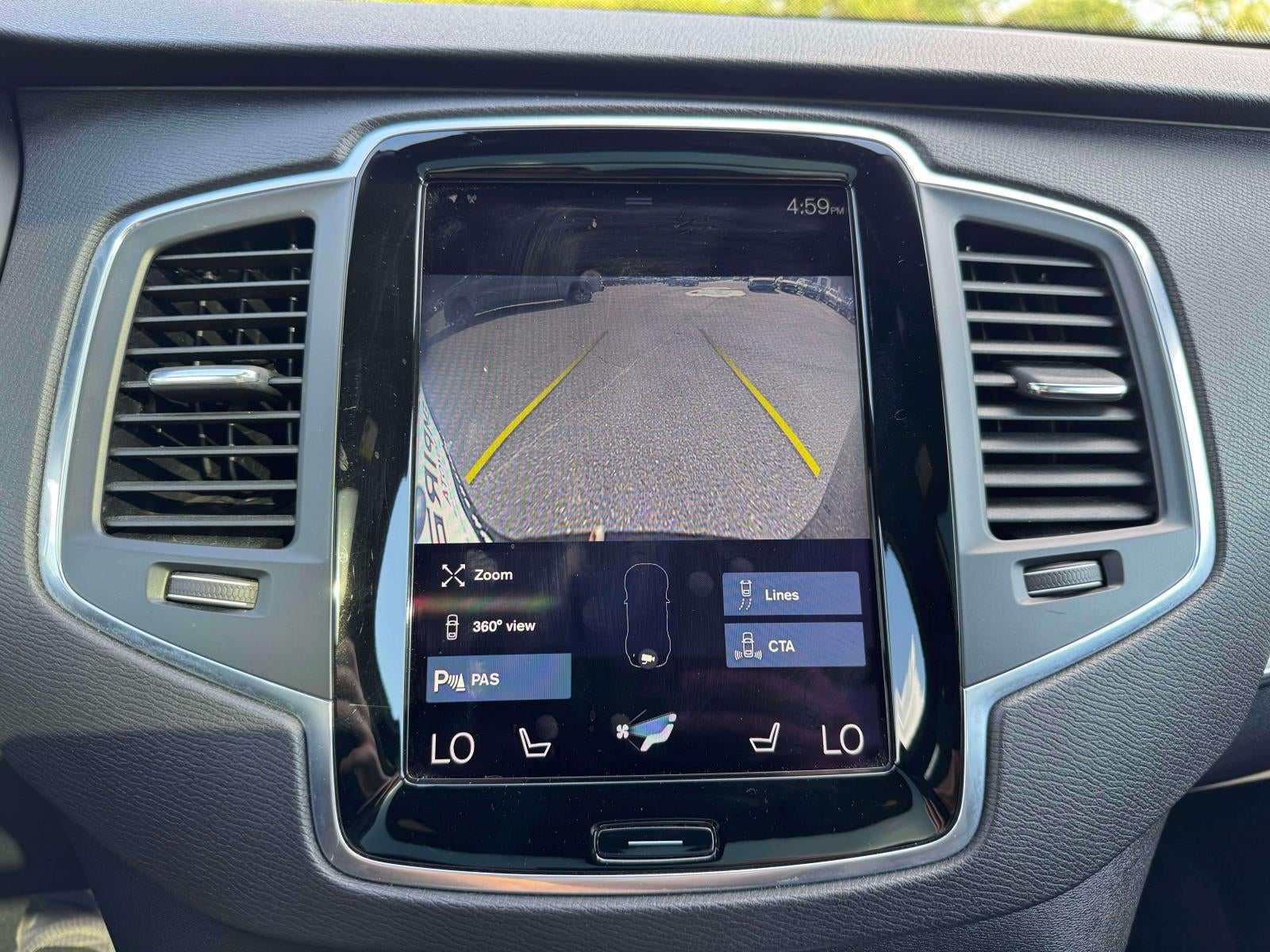 2016 Volvo XC90 T6 Momentum