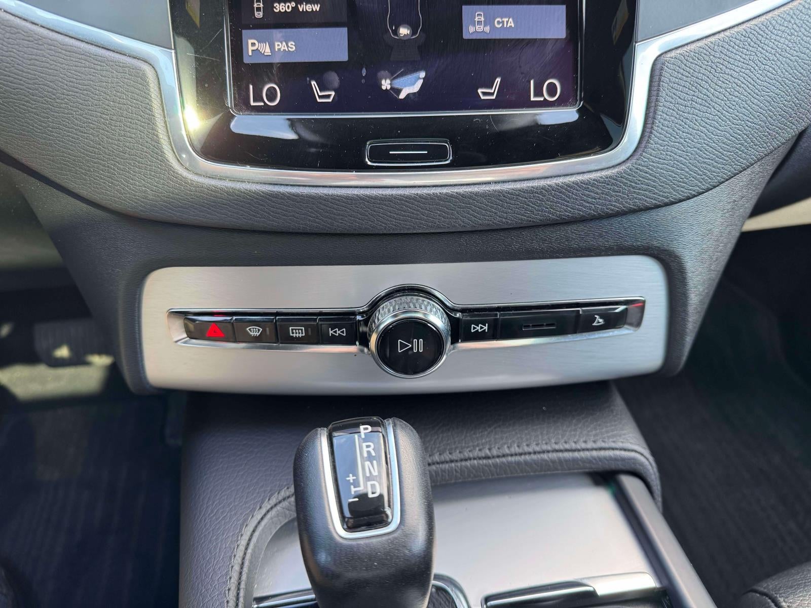 2016 Volvo XC90 T6 Momentum