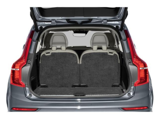 2022 Volvo XC90 T6 Momentum 7 Passenger