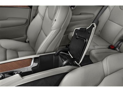 2022 Volvo XC90 T6 Momentum 7 Passenger