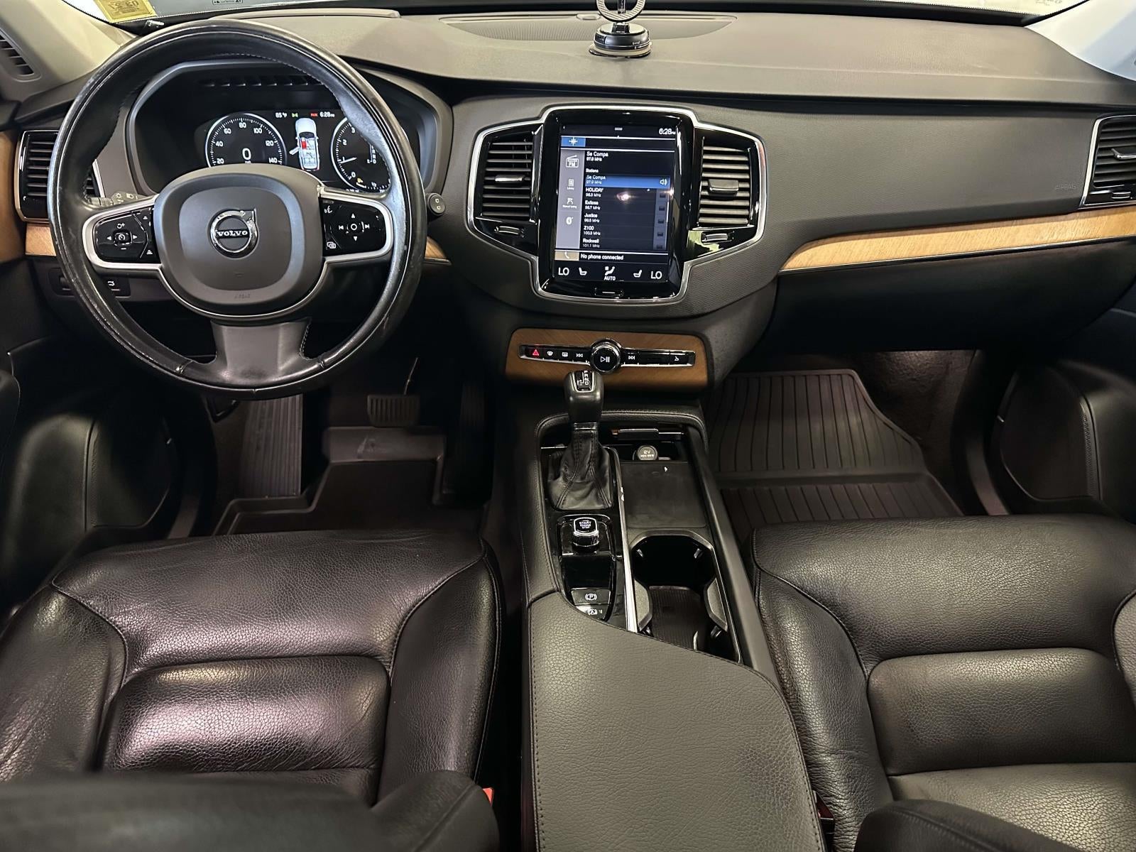 2022 Volvo XC90 T6 Momentum 7 Passenger