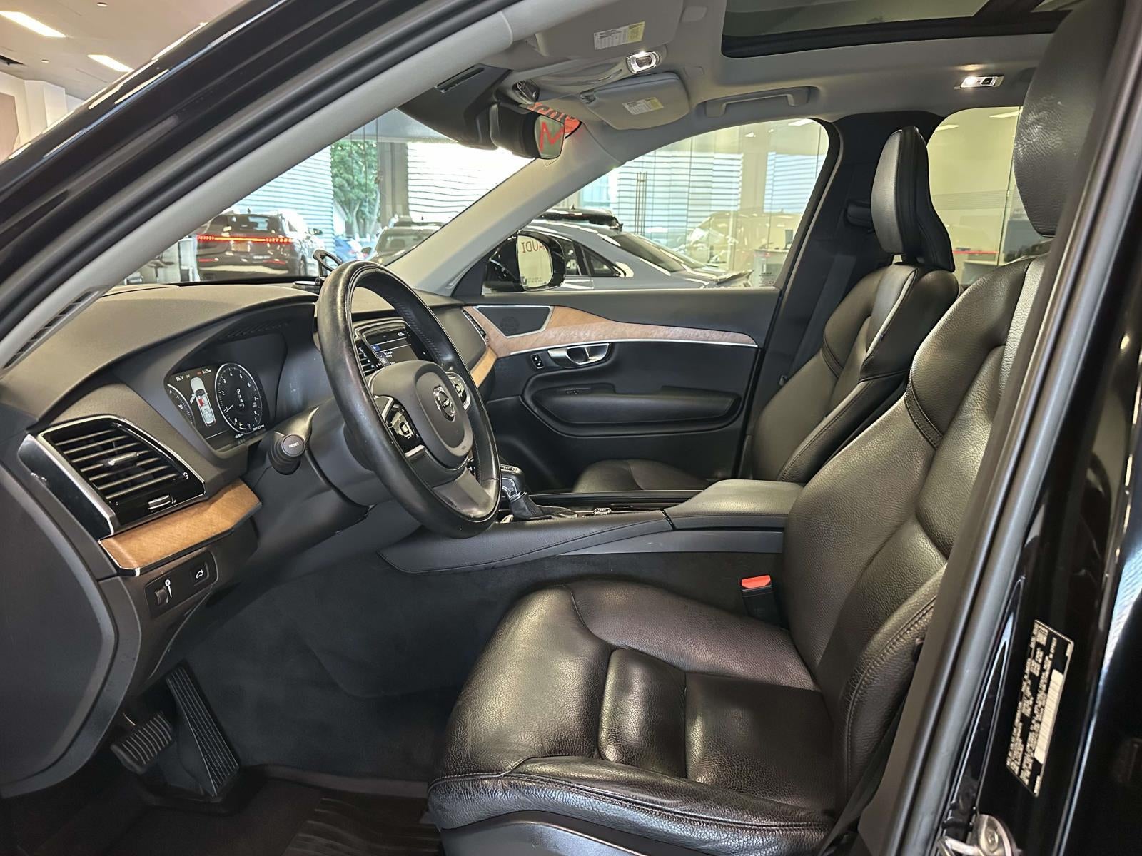 2022 Volvo XC90 T6 Momentum 7 Passenger