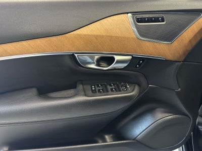 2022 Volvo XC90 T6 Momentum 7 Passenger
