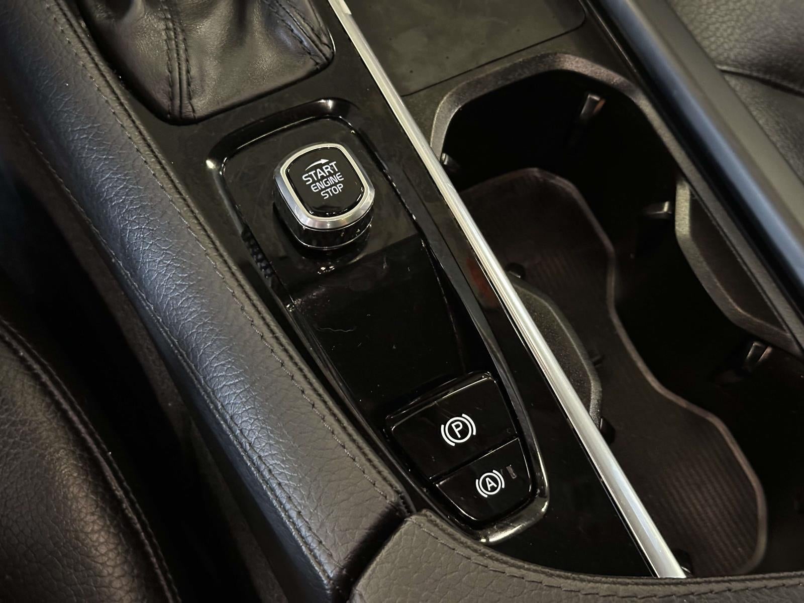 2022 Volvo XC90 T6 Momentum 7 Passenger