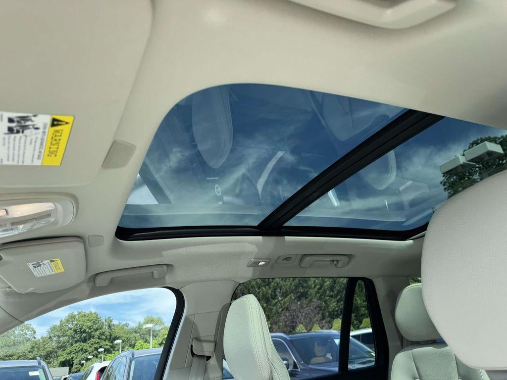 2024 Volvo XC90 Recharge Plug-In Hybrid T8 Plus Bright Theme 7-Seater