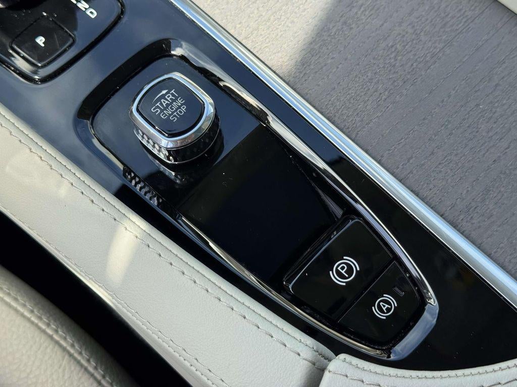 2024 Volvo XC90 Recharge Plug-In Hybrid T8 Plus Bright Theme 7-Seater