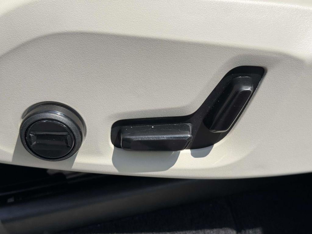 2024 Volvo XC90 Recharge Plug-In Hybrid T8 Plus Bright Theme 7-Seater