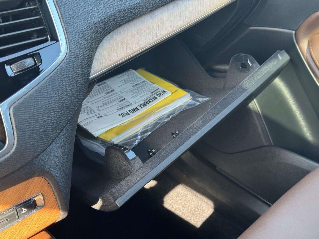 2024 Volvo XC90 Recharge Plug-In Hybrid T8 Plus Bright Theme 7-Seater