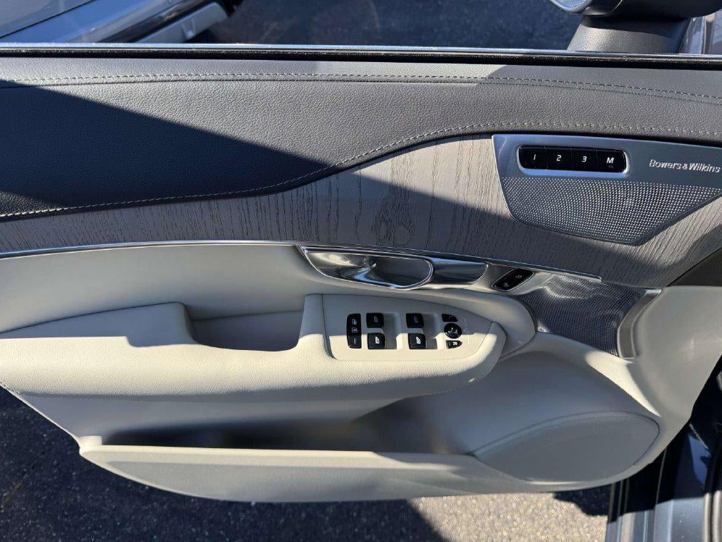 2024 Volvo XC90 Recharge Plug-In Hybrid T8 Ultimate Bright Theme 7-Seater
