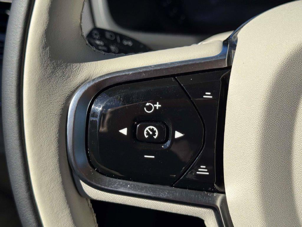 2024 Volvo XC90 Recharge Plug-In Hybrid T8 Ultimate Bright Theme 7-Seater
