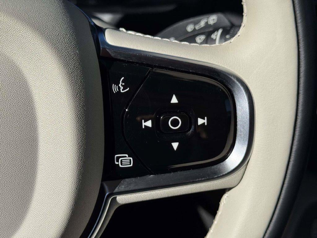 2024 Volvo XC90 Recharge Plug-In Hybrid T8 Ultimate Bright Theme 7-Seater