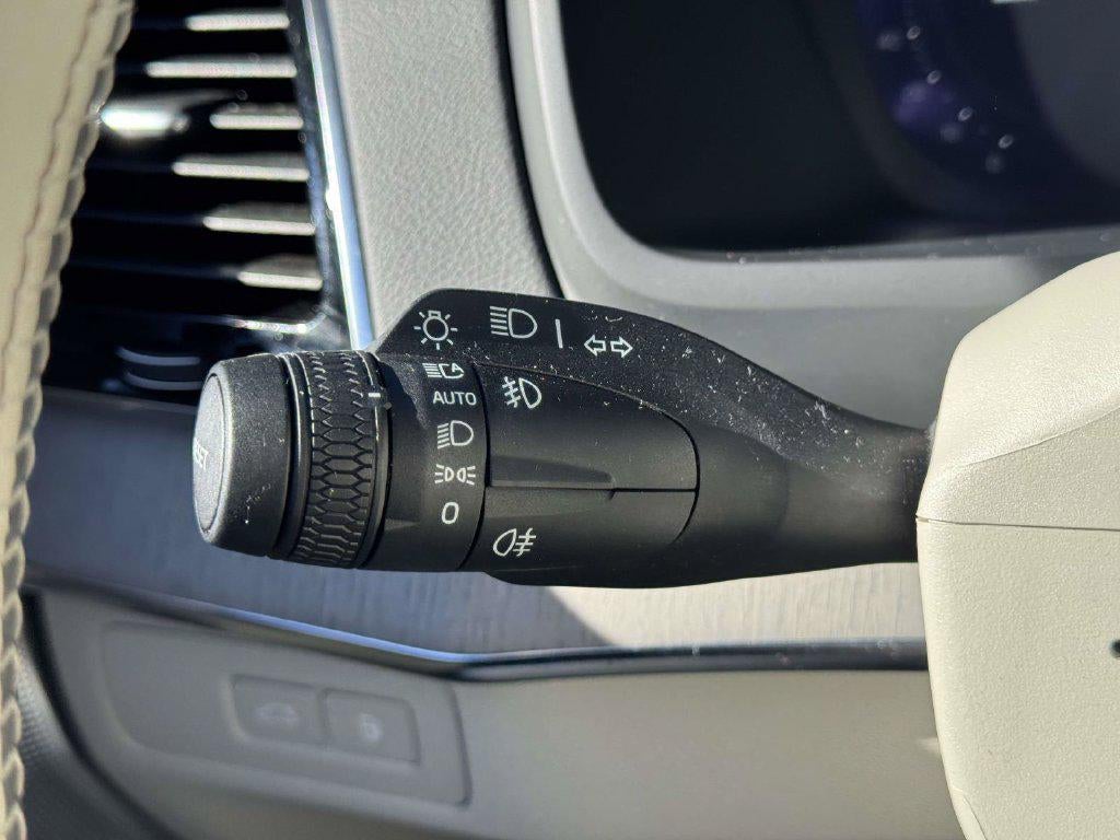 2024 Volvo XC90 Recharge Plug-In Hybrid T8 Ultimate Bright Theme 7-Seater