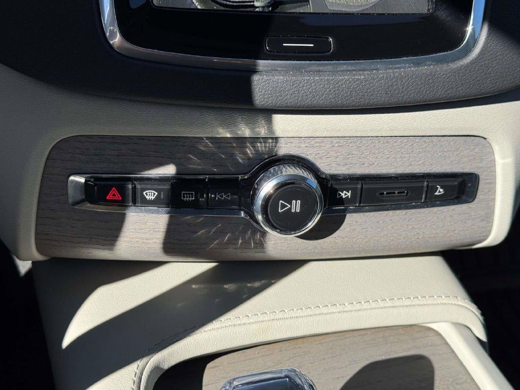 2024 Volvo XC90 Recharge Plug-In Hybrid T8 Ultimate Bright Theme 7-Seater