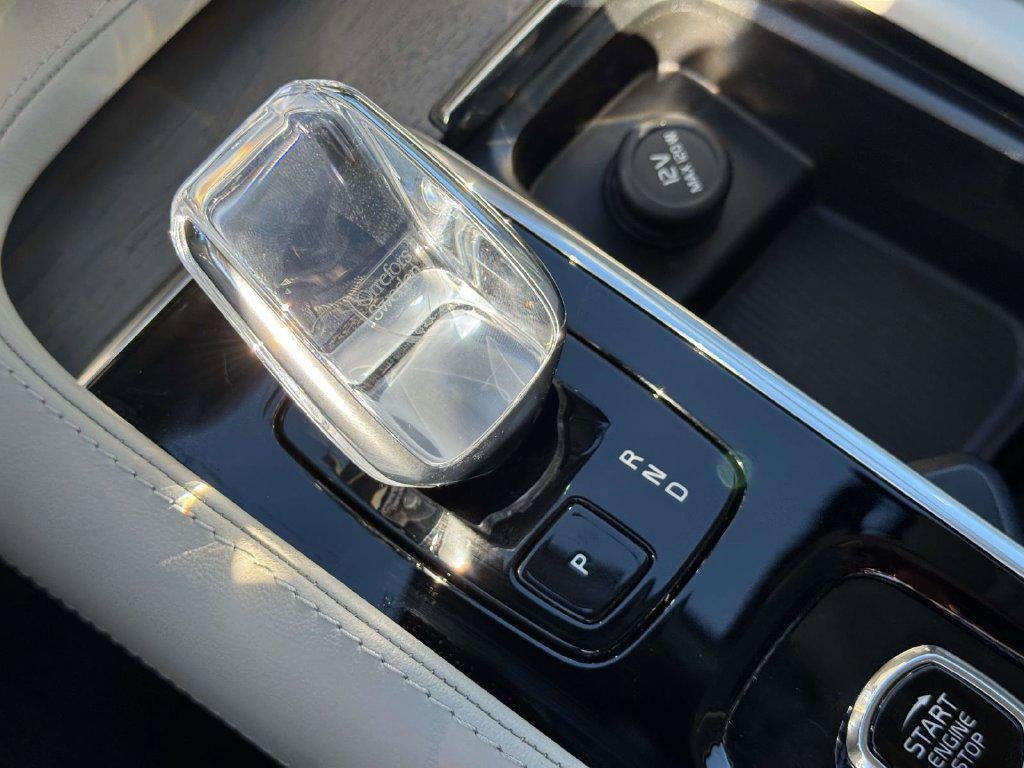 2024 Volvo XC90 Recharge Plug-In Hybrid T8 Ultimate Bright Theme 7-Seater