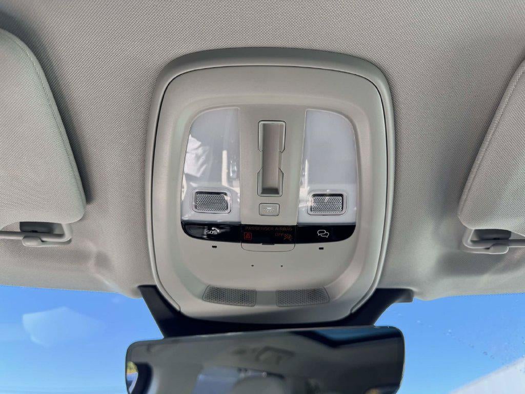 2024 Volvo XC90 Recharge Plug-In Hybrid T8 Ultimate Bright Theme 7-Seater