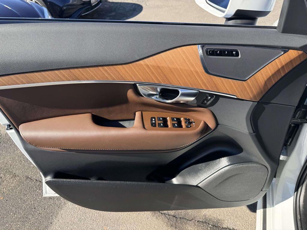 2023 Volvo XC90 Recharge Plug-In Hybrid T8 Plus Bright Theme 7-Seater